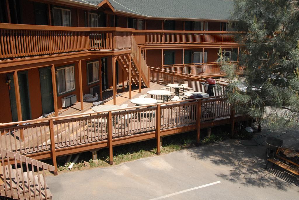 קרנוויל Corral Creek Lodge מראה חיצוני תמונה