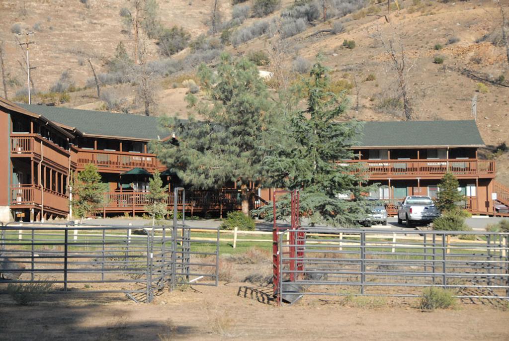 קרנוויל Corral Creek Lodge מראה חיצוני תמונה